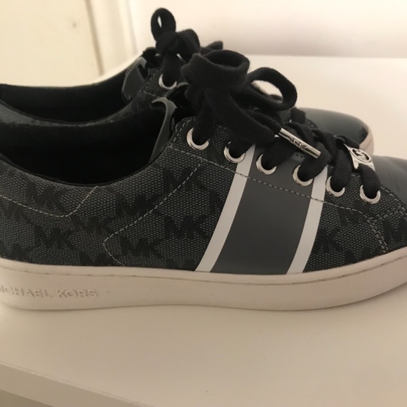 Michael Kors shoes - Picture 7 of 8